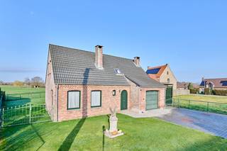 Op zoek naar een landelijk gelegen eengezinswoning in een groene, rustige omgeving én een aangenaam wooncomfort?Deze landelijk gelegen...