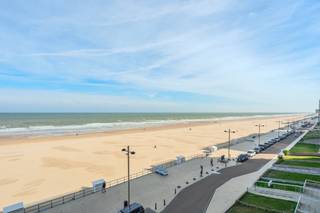 Appartement lumineux avec 2 chambres et terrasses avant et arrière à vendre au Zeedijk 261b à Middelkerke ! Cet appartement, situé au quatrième...