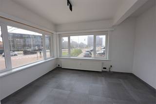 Dit vernieuwd appartement 1-slaapkamer is gelegen in de Residentie Beau Soleil te Mariakerke-Oostende.Op wandelafstand van winkels, gratis parking,...