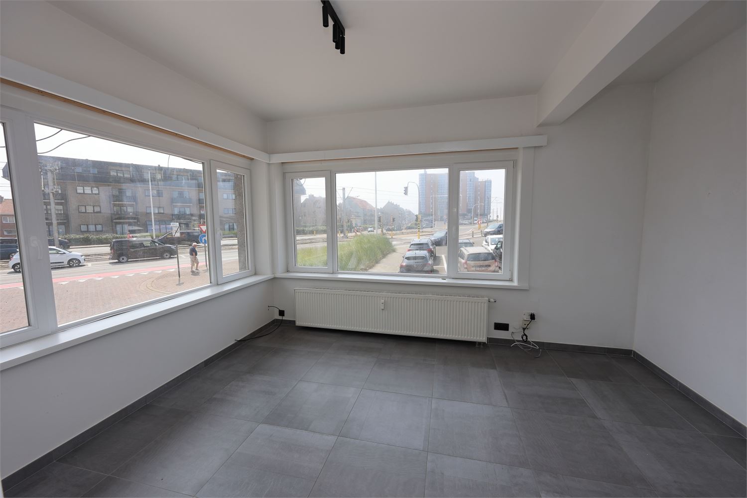 Vernieuwd appartement 1 slaapkamer uitgevend op de zee te Mariakerke ! - foto 3