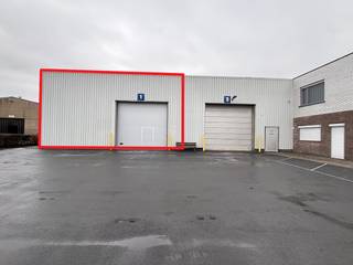 Entrepôt à louer d'environ 1 260 m² dans la zone industrielle de Kuurne. Spécifications : - Sol en béton ciré- Isolation du toit- Portail...
