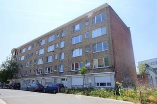 <p><span>GHENT - Ganzendries 125: Looking for a</span><span> well-located apartment with a terrace and garage for rent in Ghent? </span><span>Then this property might be just what you’re looking for.</span></p><p><span> </span></p><p><span>The key features at a glance:</span></p><ul><li><span>Recently repainted throughout</span></li><li><span>Includes a garage and basement storage unit</span></li><li><span>Convenient location near the Ghent-Sint-Pieters train station </span></li></ul><p><span> </span></p><p><span>Layout: </span></p><p><span>Entryway, living area, fully equipped kitchen with washing machine hookup, bathroom (sink, toilet, shower), 2 bedrooms, 1 of which has a small terrace. </span></p><p><span>Includes a garage and private basement storage unit.</span></p><p><span> </span></p><p><span>Available immediately. Residency required.</span></p><p><span>Rent €,995 + €,75 in common area fees. Electricity to be billed separately. </span></p><p><span> </span></p><p><span>Interested? Contact Axel Lenaerts Real Estate for more information and to schedule a viewing via our website.</span></p><p><span> </span></p>