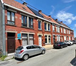 Gezellige INSTAPKLARE woning met TUIN! INDELING: inkom, gezellige leefruimte, toffe keuken met extra ontbijthoek, badkamer, leuke TUIN. Op het...