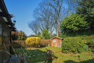 The comfort of an apartment, the freedom of a home with garden and garage! Looking for a cozy home where comfort and tranquility come together?...