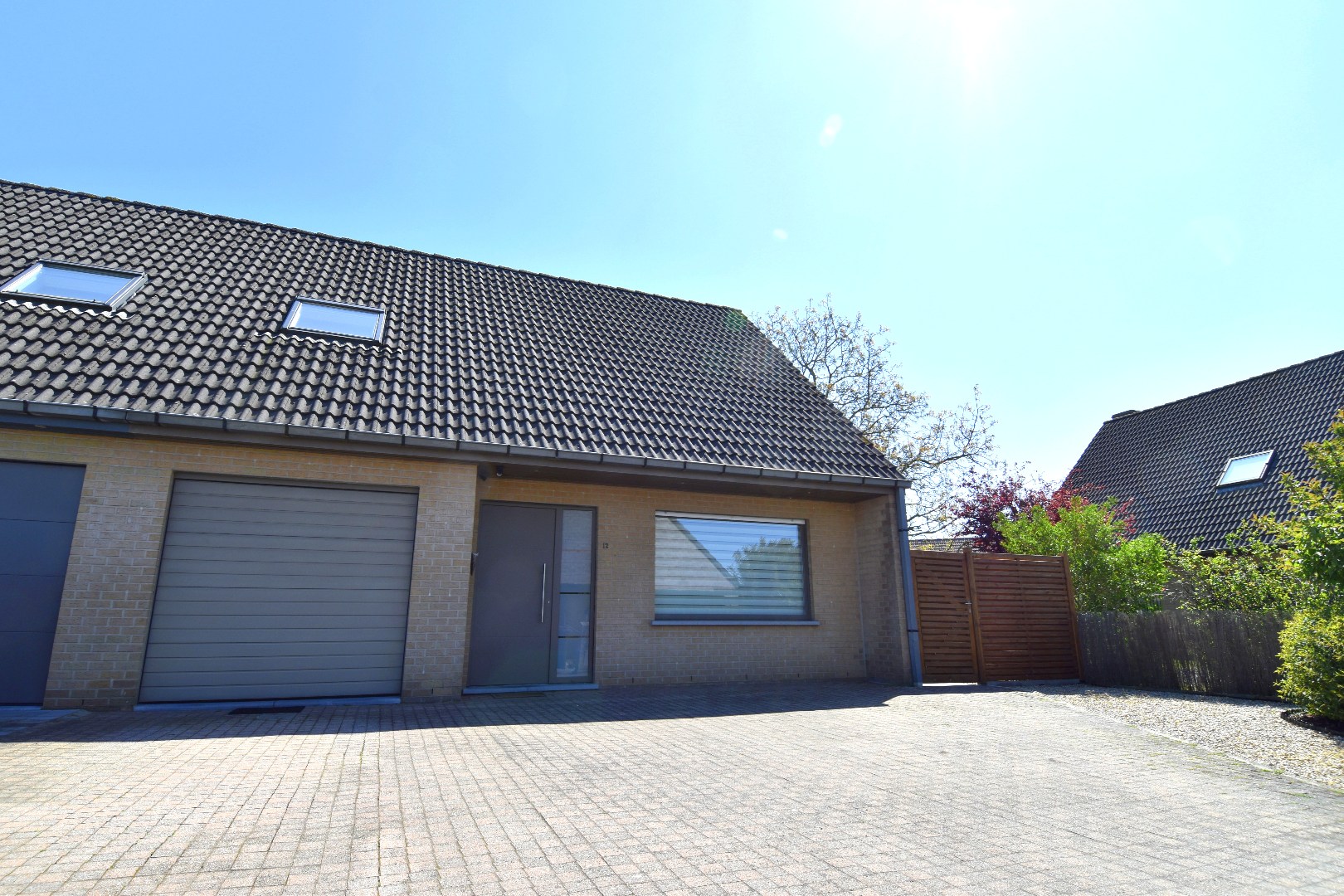 HOB met 3 slaapkamers, garage en een zonnige tuin in woonwijk te Harelbeke - foto 2