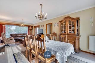RUIME GEZINSWONING MET VEEL POTENTIEEL OP RESIDENTIËLE LIGGING TE LANAKEN ! <br /><br />We vinden deze halfopen bebouwing met een bewoonbare oppervlakte van 162 m² terug op een perceel 5a 28ca in Lanaken. <br /><br />Voor meer informatie, neem zeker een kijkje op onze website via de volgende link:<br />https://www.sterkvastgoedmakelaars.be/detail/te-koop-woning-lanaken/7682005?dosearch=True&flowstatus=ForSale,ForSaleReserved,ForSaleWithBid,ToCompleteForSale,SoldUnderReserve,Sold&pageindex=1&pagesize=12&searchpage=ForSale&sortdirection=DESC&sortfield=pub_flowstatus&transactiontype=Sale
