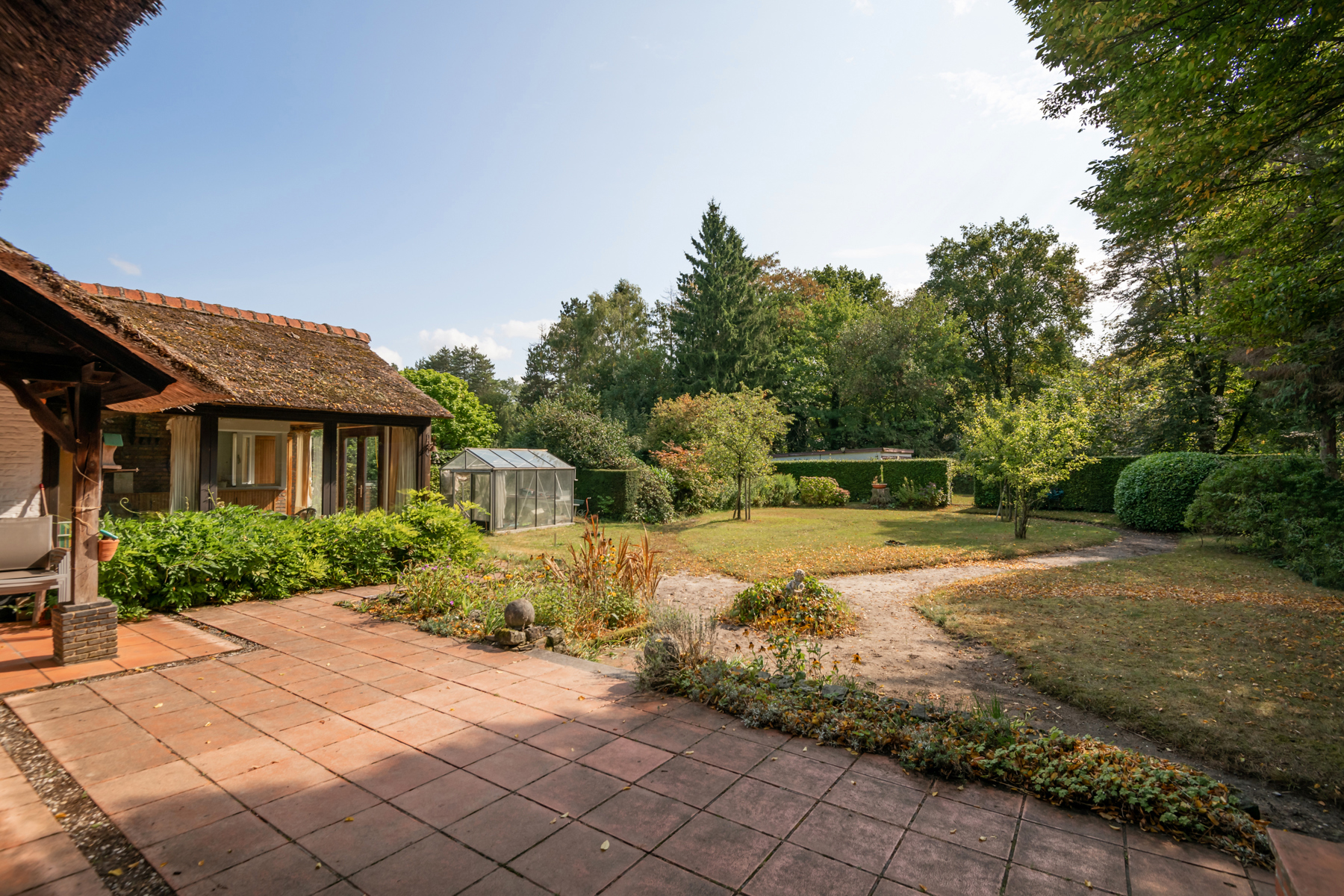 Op te frissen woning met veel potentieel! - foto 2