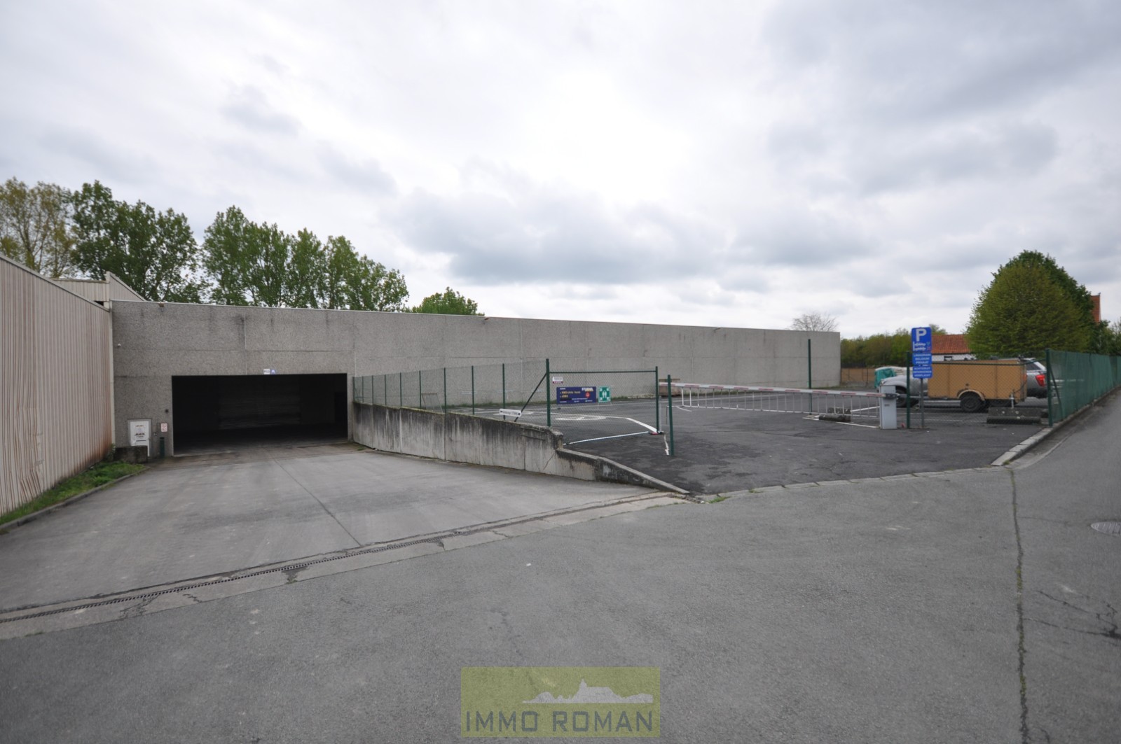 Magazijn van 700 m² gelegen te Avelgem, deelgemeente Kerkhove. - foto 1