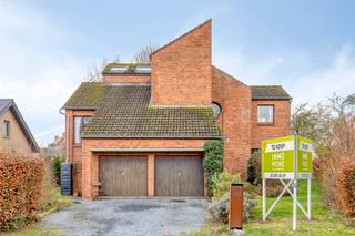 Immo Pické biedt u deze uiterst gunstig gelegen villa aan in Sint-Pieters-Leeuw, gelegen in een residentiële wijk in de nabijheid van...