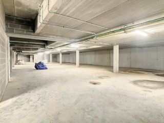 Ondergrondse autostaanplaats te koop in centrum Wielsbeke, in residentie Fleur de Lin in de Baron van der Bruggenlaan. De parking is vlot...