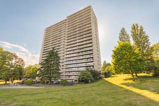 Immo Pické biedt U dit gunstig gelegen appartement aan gelegen in de onmiddellijke omgeving van scholen, winkels, openbaar vervoer en de...