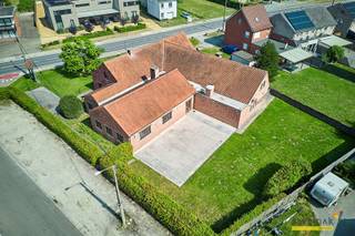 Deze oude hoeve heeft jarenlang dienst gedaan als brasserie en stond lokaal bekend voor haar legendarische pannekoeken en ijscoupes. De horecaperiode...