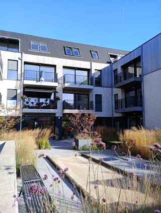 Deze erkende assistentieflat bevindt zich op de eerste verdieping van Residentie Alex in het hartje van Maldegem.  Het appartement is 100%...