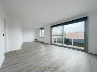 Te huur, gerenoveerd 2-slaapkamer appartement met garagebox te Eine (Oudenaarde)Dit lichtrijke en recent gerenoveerde appartement maakt deel uit van...