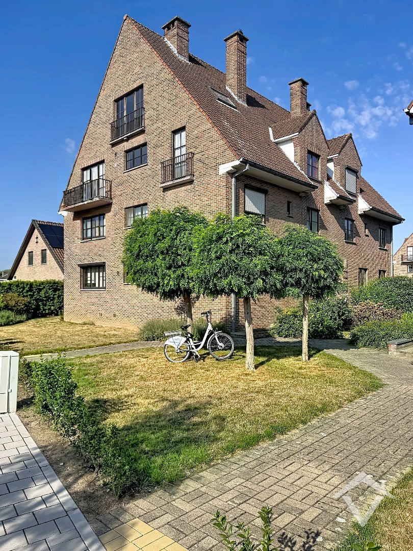 Instapklaar appartement van 98m² met ruime garage op topligging te Harelbeke - foto 1