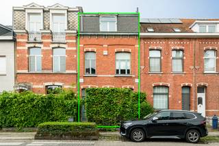 Interesse in deze prachtige woning? Bekijk de virtuele toer en maak via Livitas.be ONLINE je afspraak.Stijlvol wonen in een woning met enorm veel...