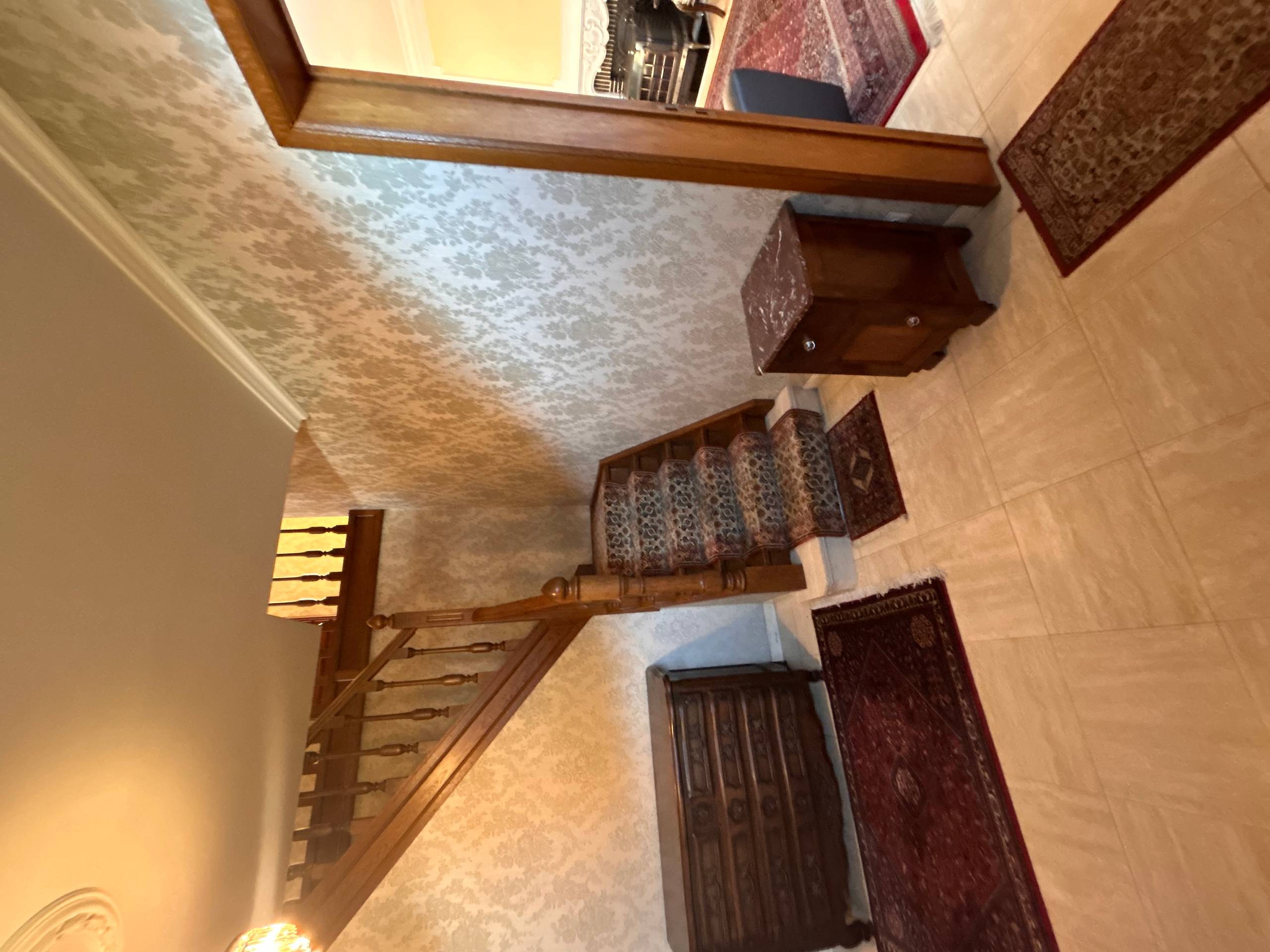 Ruime open bebouwing met 5 slaapkamers en  2 garages - foto 5