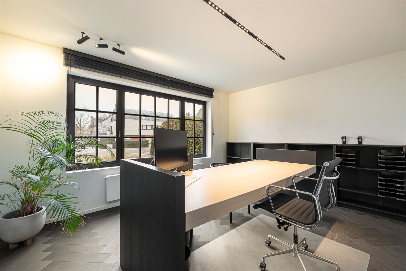 Office in stylish setting - photo 4