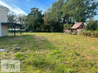 Deze bouwgrond voor open bebouwing vinden we in Houthalen-Helchteren en telt een oppervlakte van 598m².De breedte van de grond aan de straatzijde...