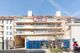 Ben je op zoek naar een ruim appartement met twee terrassen in hartje Aalst? Gevonden!Dit lichtrijke appartement van 121 m² ligt op de vierde...