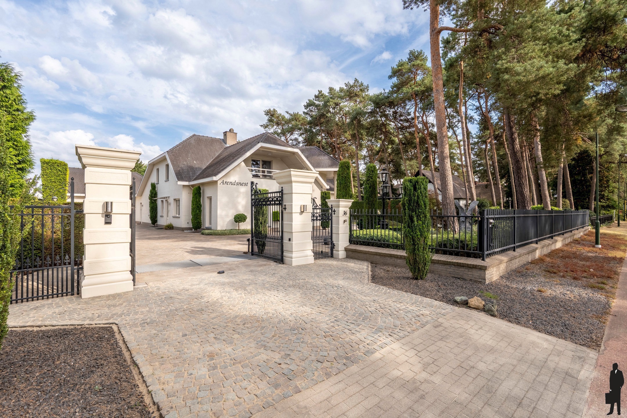 Riante villa (maar liefst 454m² woonopp.) vlakbij Nederland - foto 2