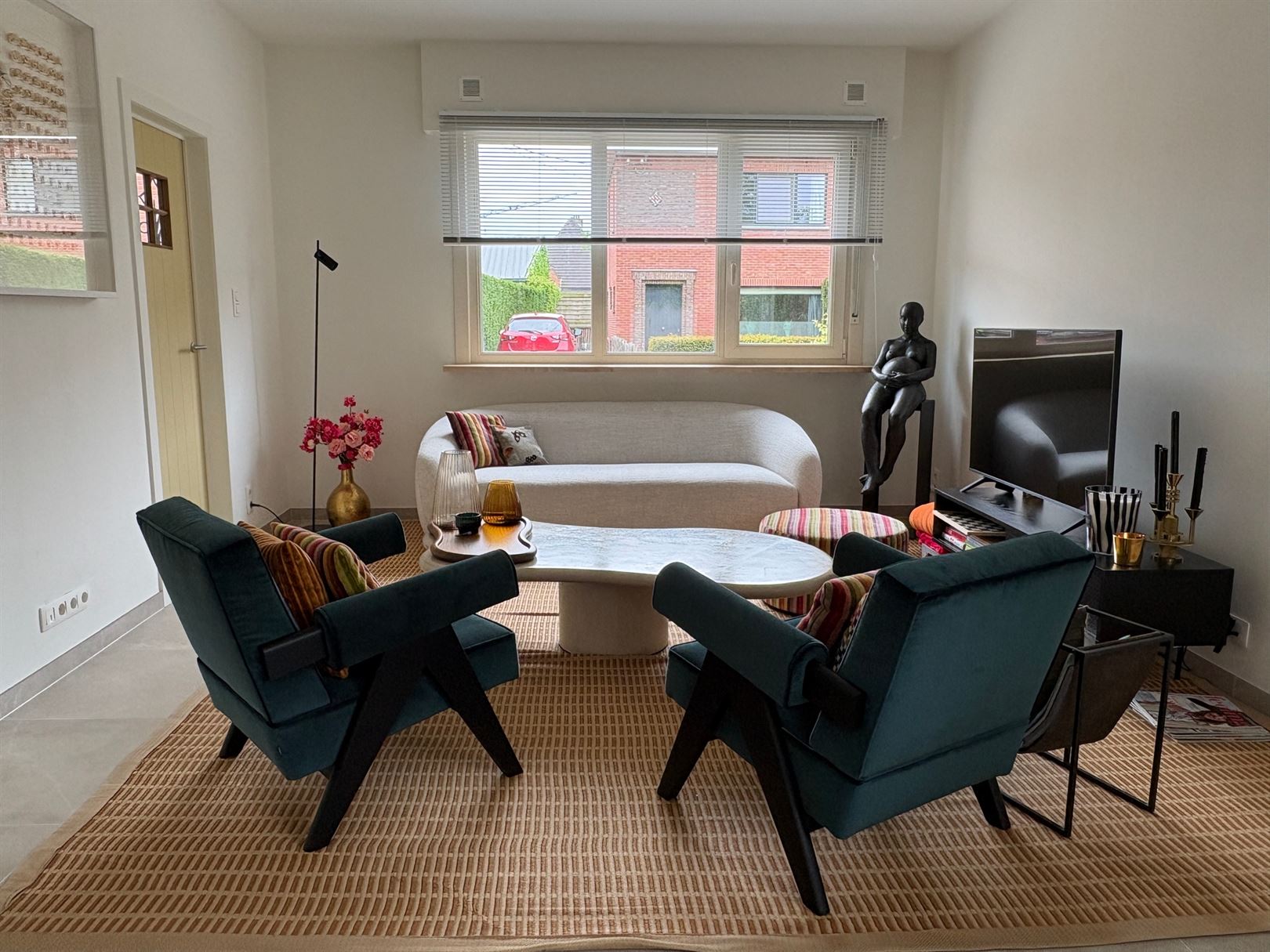 Mooi gerenoveerde open bebouwing met 3 slaapkamers - foto 4