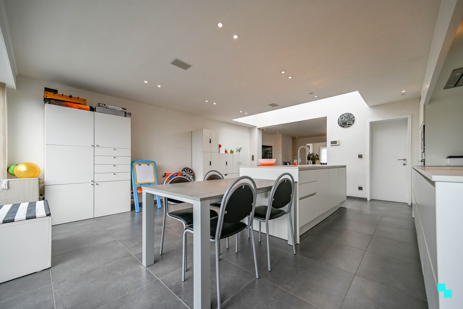 Recent gerenoveerde gezinswoning te Sint-Eloois-Winkel - photo 5