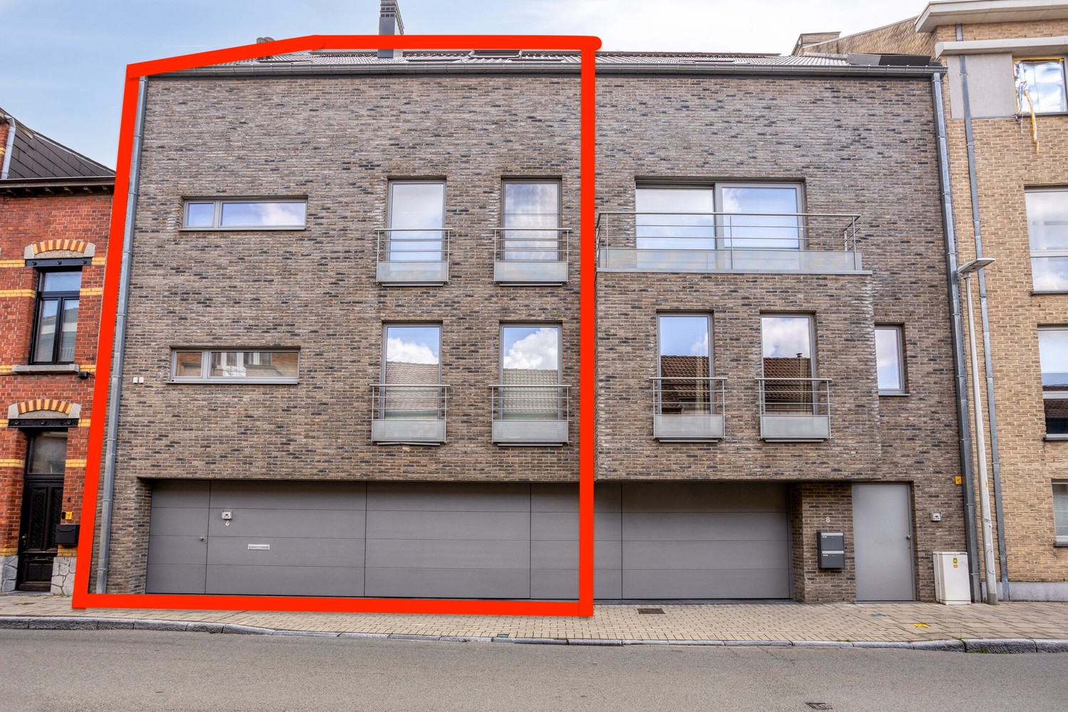 Wonen in het centrum van de stad, woning (A-label) met garage voor 2 wagens, terrassen, tuin met zomerkeuken, lift, 3 slaapkamers en duplex-studio... onvindbaar en vooral onbetaalbaar... toch niet! - foto 2