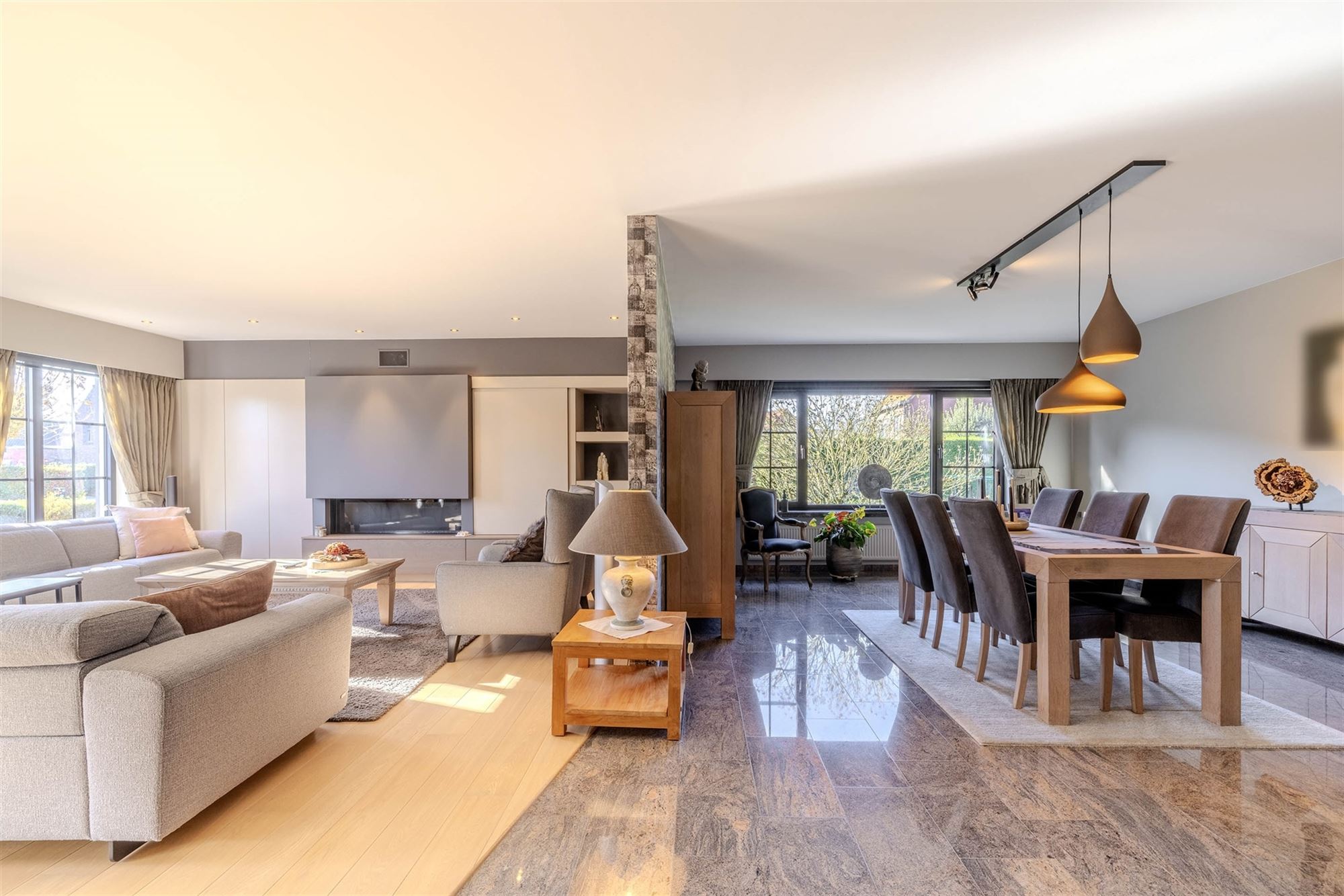 Riante woning met zwembad en magazijnen - foto 3