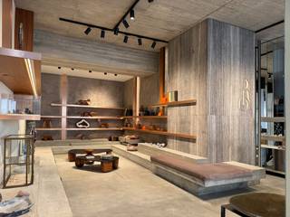 Dit uniek handelspand (60m²) ingericht door één van de meest exclusieve Vlaamse architecten "Glenn Sestig" en wordt exclusief door ons verkocht...