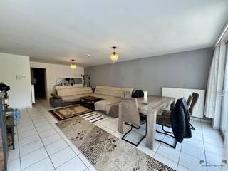 Welkom in dit centraal gelegen gelijkvloers appartement in Hamme! De woonruimte met een oppervlakte van 67 m² biedt alles wat je nodig hebt voor...