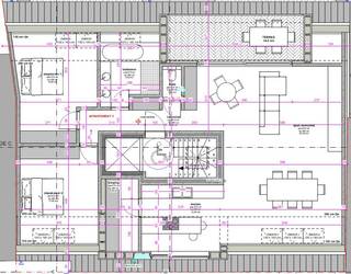 Residentie August combineert hedendaags wooncomfort met een zeer centrale ligging. Hier woon je tussen stad en natuur: op wandelafstand van winkels, horeca en openbaar vervoer.

Het kleinschalige project omvat 5 lichtrijke appartementen, ontworpen met oog voor ruimte, licht en afwerking. Grote ramen, moderne keukens, stijlvolle badkamers en duurzame technieken zoals vloerverwarming, warmtepomp, ventilatiesysteem D en zonnepanelen maken van elk appartement een toekomstgerichte en duurzame thuis.

De prachtige binnentuin met privatieve autostaanplaatsen en fietsenstalling vormt een groene oase in het centrum. 

Met 6% btw mogelijk (indien voorwaarden voldaan) en een topligging tussen Gent en Aalst, is Residentie August niet alleen een uitstekende woonkeuze, maar ook een rendabele investering in de toekomst.

Contacteer ons vandaag nog voor meer informatie.