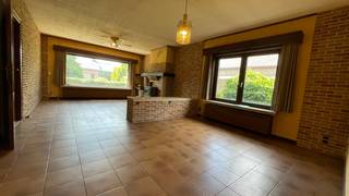 Rustig gelegen open bebouwing met veel potentieelOp zoek naar een woning die je volledig naar eigen smaak kunt inrichten?Dan is deze open bebouwing...