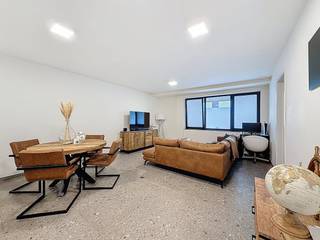 Residentie Nelly is centrally located along the Pannestraat in Veurne, less than 400 metres from the Grote Markt and the city park. Also a...