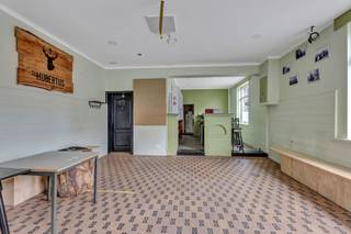 Voor meer info of een bezoek, bel 054 69 39 31 - Op zoek naar een eigendom met karakter én tal van mogelijkheden? Dit te renoveren café met woonst...