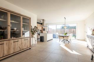 Te huur stijlvolle nieuwbouwwoning op toplocatie in Minderhout.Ontdek deze moderne nieuwbouwwoning op wandelafstand van het centrum van Minderhout én...