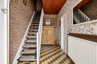 Een zeer verzorgde gesloten bebouwing op een perceel van 204 m², gebouwd in 1976, wacht op zijn nieuwe eigenaar. Deze woning combineert...