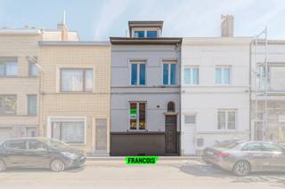 Op wandelafstand van het strand én het bruisende stadscentrum van Oostende, bevindt zich deze ruime en instapklare woning. Dankzij haar ligging in...