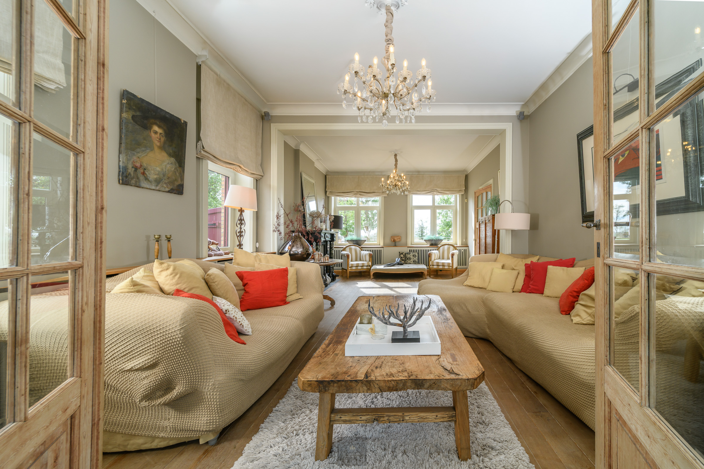 Grandeur historique et confort moderne dans un presbytère unique situé à Stuivekenskerke. - photo 4