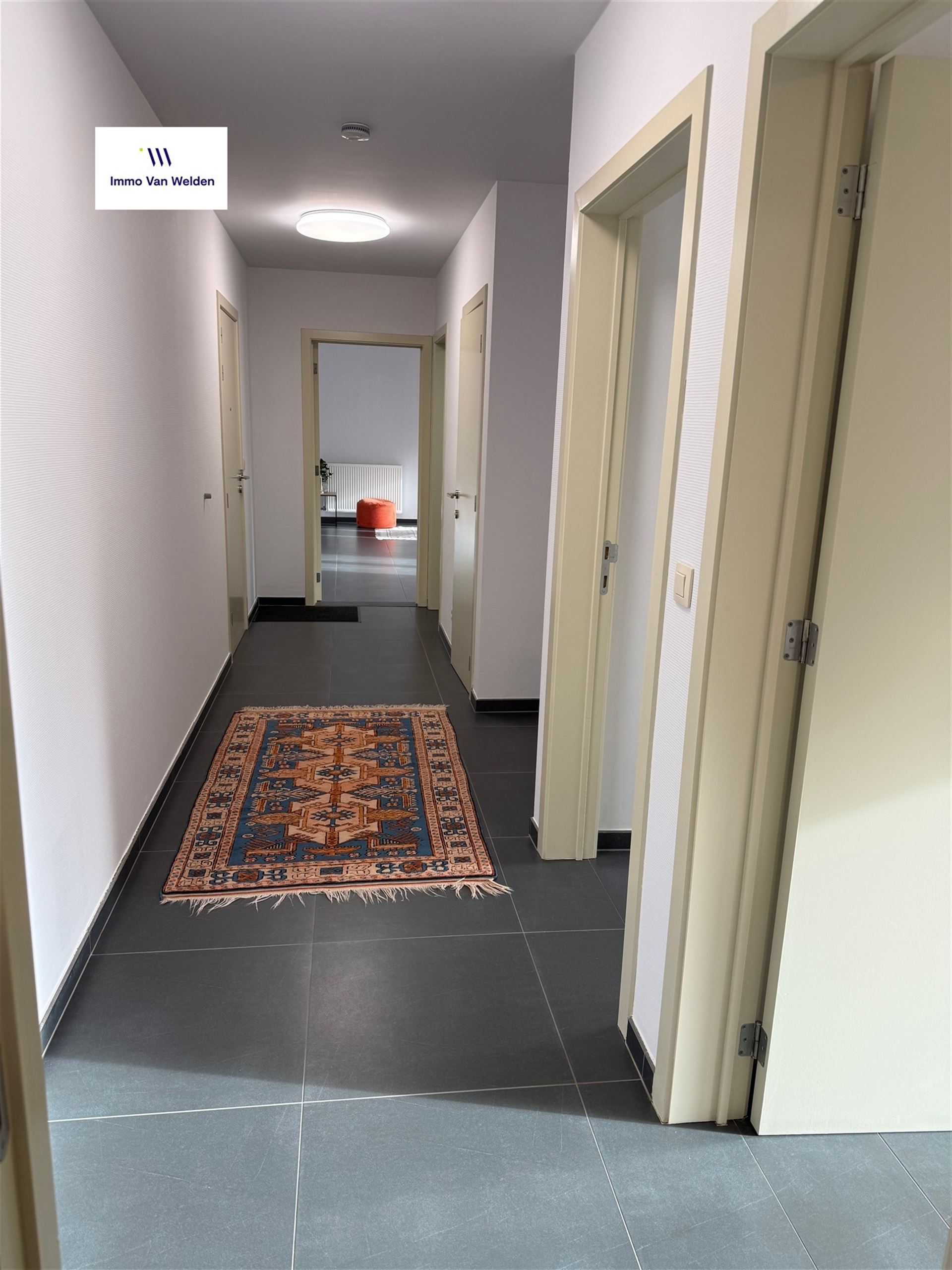 Stijlvol appartement met 2 slaapkamers, terras en garage - foto 3