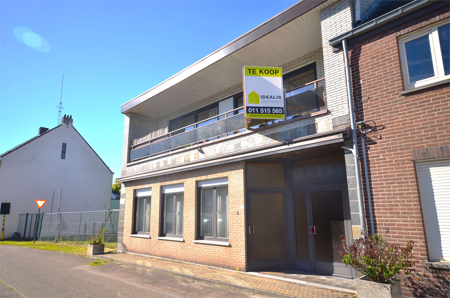 CENTRAAL GELEGEN HANDELSPAND MET VELE MOGELIJKHEDEN IN HET CENTRUM VAN HECHTEL! - foto 1