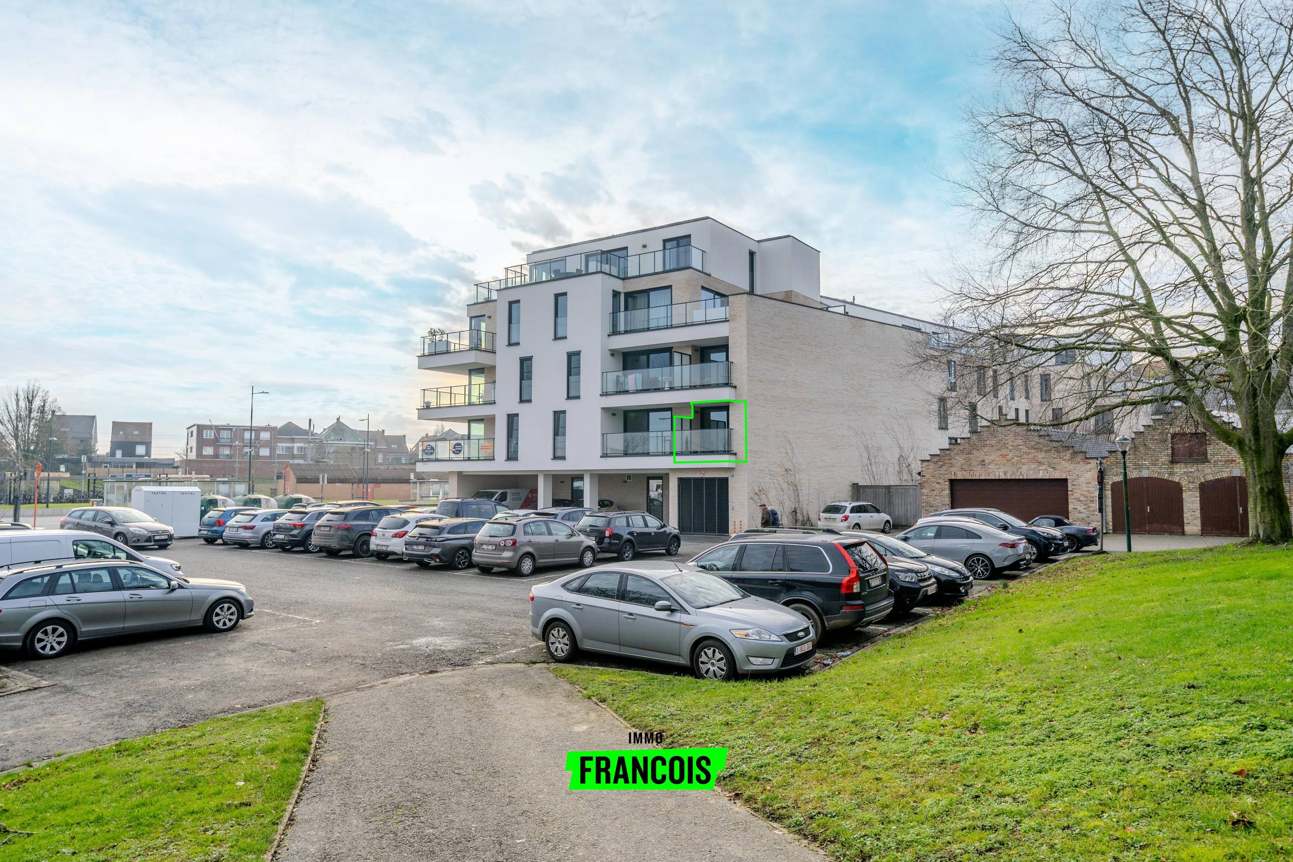 Opbrengsteneigendom met 2 slaapkamers op toplocatie in Diksmuide te koop - foto 3