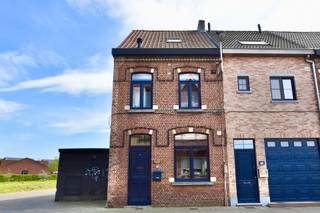 Prachtig gerenoveerde woning in het centrum van Eeklo met charmante stadstuin. Deze instapklare woning met drie slaapkamers en een vernieuwde...