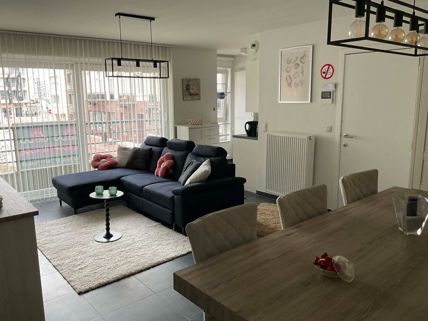 Prachtig appartement op het 1ste verdiep, met 2 slaapkamers, instapklaar en energiezuinig, keuken, badkamer en balkon op het Casinoplein - foto 3