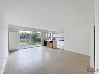 <p><span>Looking for a place where you immediately feel like coming home? This ground floor apartment in Brasschaat has everything you need to become your new warm nest!</span></p><p><span>Enter through the spacious entrance hall, which immediately radiates a sense of space and tranquility. Two cozy bedrooms offer space for dreams, lodgers or a home office. The modern bathroom is equipped with a double sink and a walk-in shower. There is a separate toilet and a generous storage room, always handy for laundry, supplies or items you'd rather not see.</span></p><p><span>The living space is light and airy, with a beautiful view of the garden: your own little piece of the outdoors, ideal for a coffee break in the sun or a cozy barbecue. You reach the garden through the open kitchen, equipped with an American fridge, sink, and space to install an oven of your choice.</span></p><p><span>Moreover, an adjacent garage box belongs to the apartment, which you reach through the garden. No parking stress, always room for your car or extra storage space.</span></p><p><span>Plus points at a glance:</span></p><ul><li><span>Ground floor living with private garden</span></li><li><span>Central location in Brasschaat</span></li><li><span>Spacious storage room + garage box included</span></li><li><span>Bright living space with garden view</span></li><li><span>Open kitchen with American fridge</span></li><li><span>Lots of potential with minimal finishing touches</span></li></ul><p><span>In short: an apartment that offers comfort and possibilities. Ready to write your story there?</span></p>