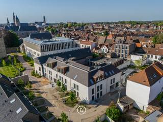 Dit lichtrijke appartement op de eerste verdieping combineert 106 m² woonoppervlakte met een terras van 10 m², zuidgericht voor optimale...
