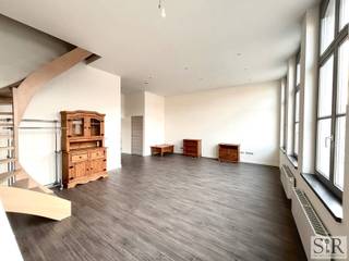 Prachtige duplex in de Mechelse binnenstadDit volledig gerenoveerde appartement bevindt zich op de tweede en derde verdieping van een mooi gebouw op...