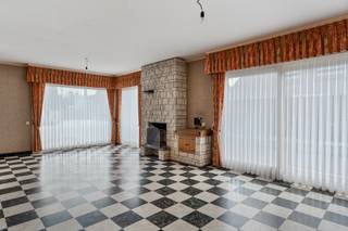 Op zoek naar een eigendom met eindeloze mogelijkheden? Dan is dit pand op 1.355 m² in het hart van Ingooigem dé opportuniteit. Naast een degelijke...