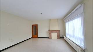 Gelijkvloers 2-slaapkamerappartement met TERRAS en GARAGE, zeer rustig gelegen in Sint-Pieters Brugge, vlakbij het Rustenburgpark, diverse...