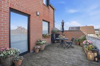 Duplex appartement te koop in Harelbeke op 1ste verdieping met 2 slaapkamers, ruim terras en garageboxOntdek dit lichtrijk appartement, gelegen op de...